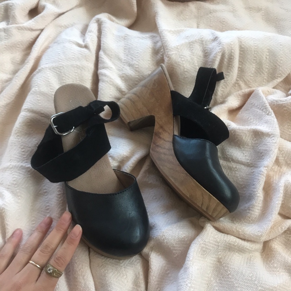 black free people clogs